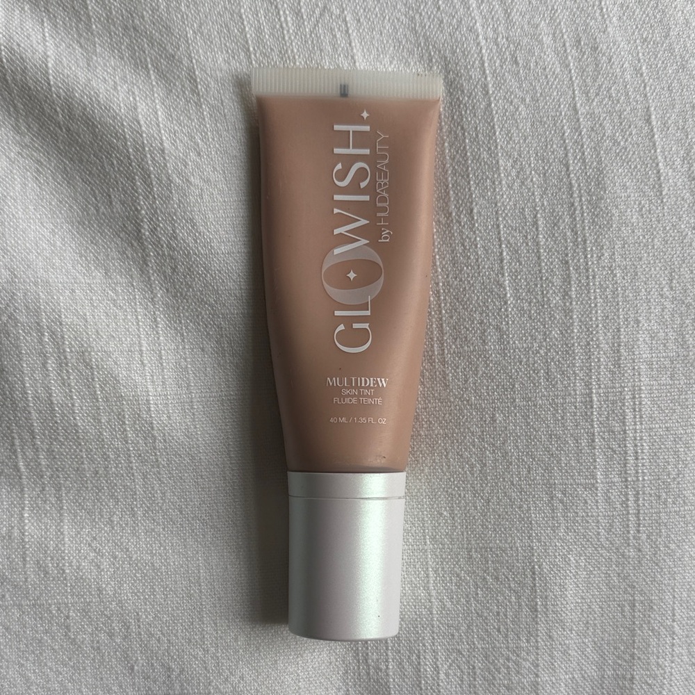 HUDA BEAUTY GloWish MultiDew Skin Tint- 04- Light Medium